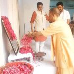 UP News: BJP प्रत्याशी व पूर्व सांसद कुंवर सर्वेश सिंह के निधन होने के बाद पहली बार उनके घर पहुंचे सीएम योगी